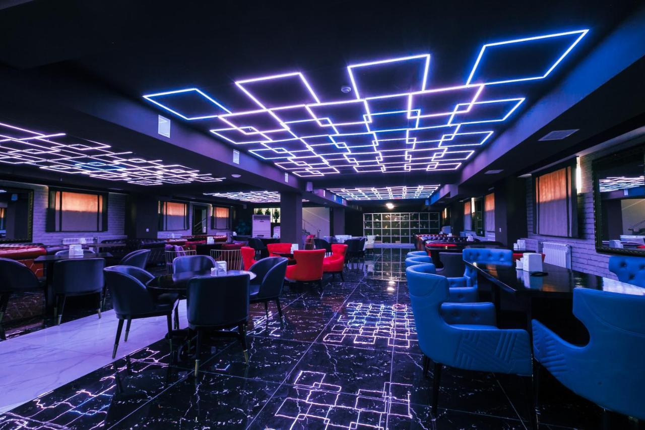 Atyraū Beluga Hotel מראה חיצוני תמונה