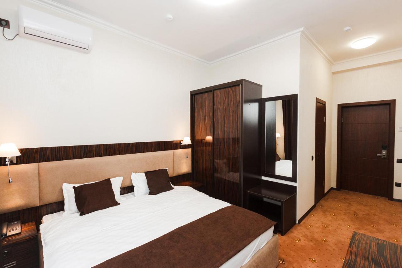 Atyraū Beluga Hotel מראה חיצוני תמונה