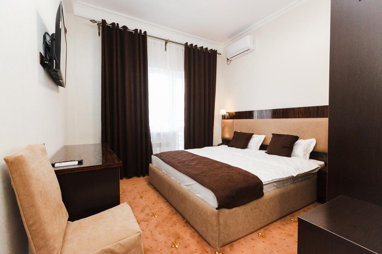 Atyraū Beluga Hotel מראה חיצוני תמונה