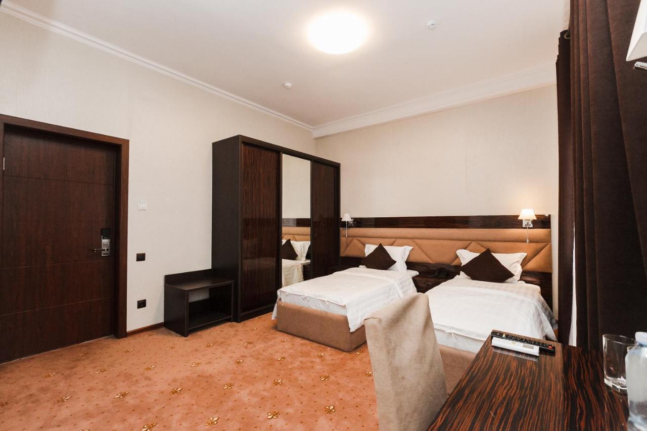 Atyraū Beluga Hotel מראה חיצוני תמונה